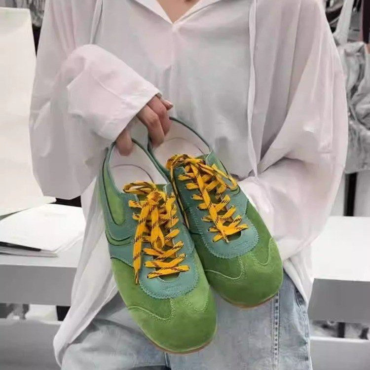 Damen Sneaker aus hochwertigem Wildleder mit trendigem Design und robustem Sohlenprofil EB