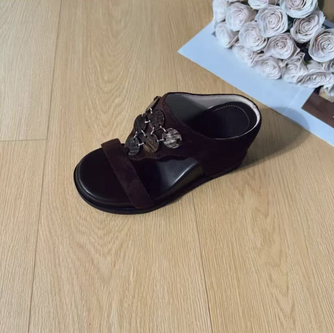 Damen elegante Keil-Pantoletten mit exklusiven Verzierungen EB