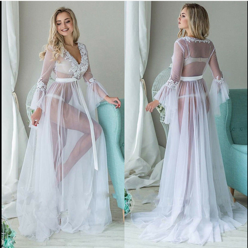Damen Transparentes Abendkleid mit zierlichen Spitzenapplikationen und schwingendem Tüllsaum EB