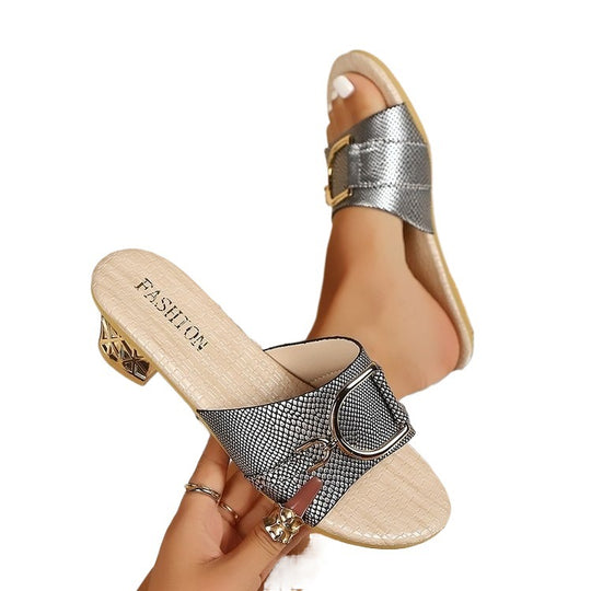 Damen Glamouröse Mules mit glänzendem Riemen und dekorem Absatz EB