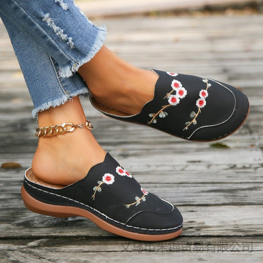 Damen geschlossene Clogs mit floralem Design und komfortablem Fußbett EB