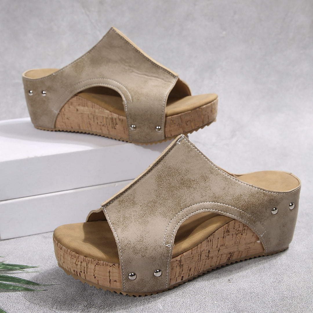 Damen Wedge-Pantoletten mit eleganter geschnitzter Korksohle und modischem Riemendesign EB