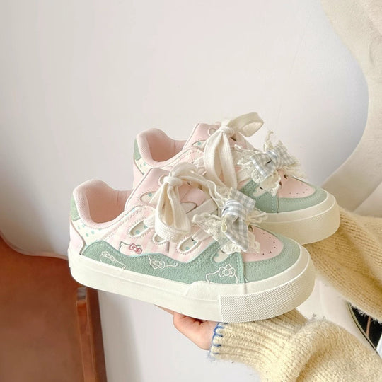 Damen Sneakers mit verspielt romantischen Details und komfortablen Sohlen EB