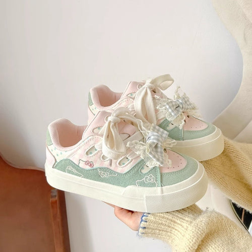 Damen Sneakers mit verspielt romantischen Details und komfortablen Sohlen EB
