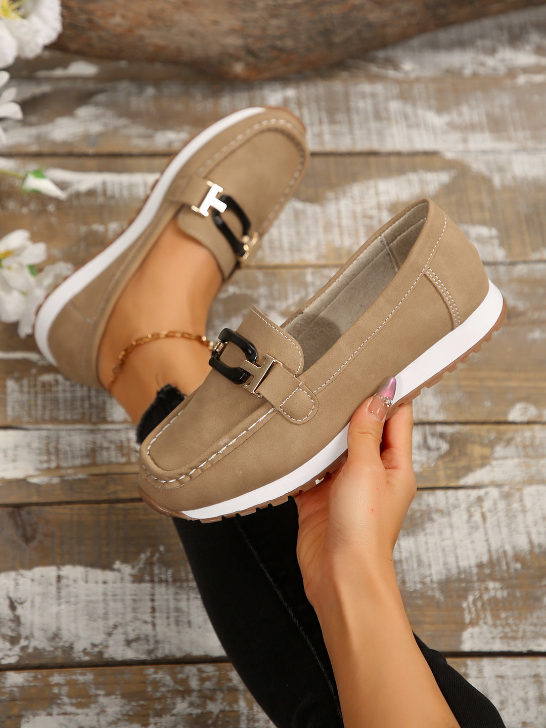 Damen Mokassins mit glamourosem Metall-Detail EB