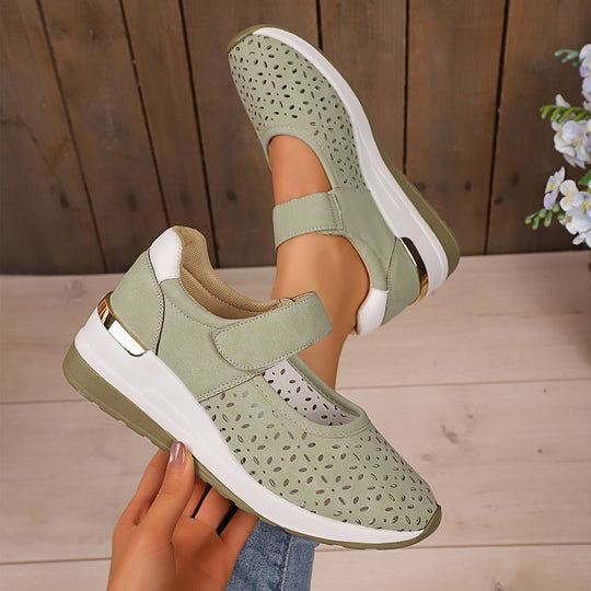 Damen  sportlich-elegante Mary-Jane Keilslipper mit Klettverschluss und perforiertem Obermaterial EB