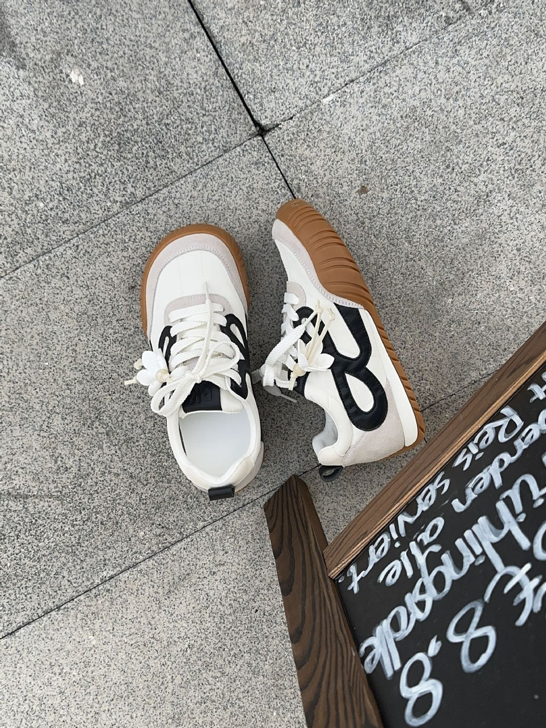 Damen Sportliche Sneakers mit hochwertiger Wildleder-Oberfläche und rutschfester Sohle EB