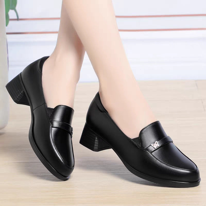 Damen Elegante Mokassins mit modischem Kettendetail und komfortablem Blockabsatz EB
