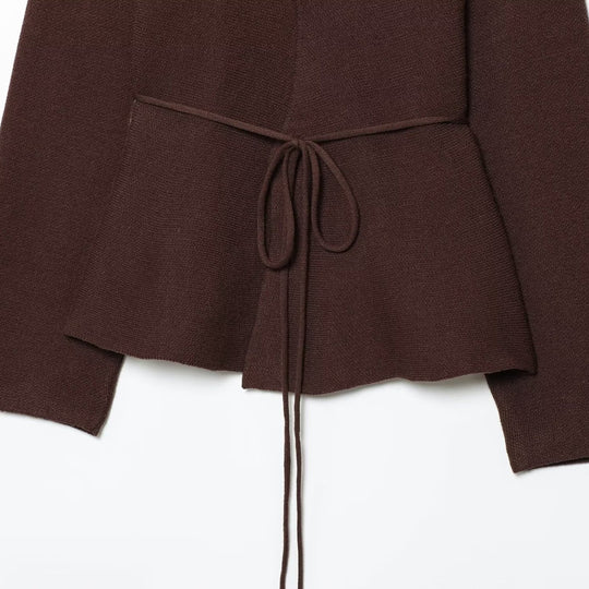 Damen Strickjacke mit eleganter Taillierung und V-Ausschnitt EB