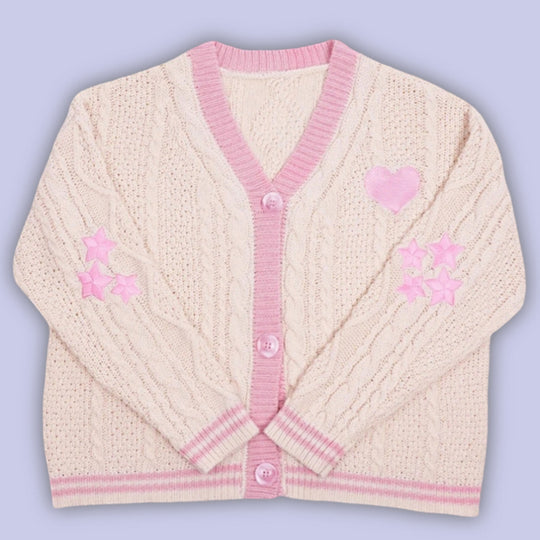 Damen nan gestrickte Cardigan mit Zopfmuster V-Ausschnitt und Herz- und Sternapplikationen EB