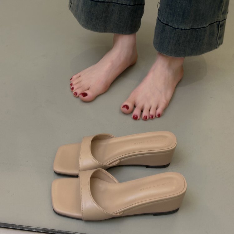 Damen Plateau-Pantoletten mit modischem Design und komfortabler Profilsohle EB