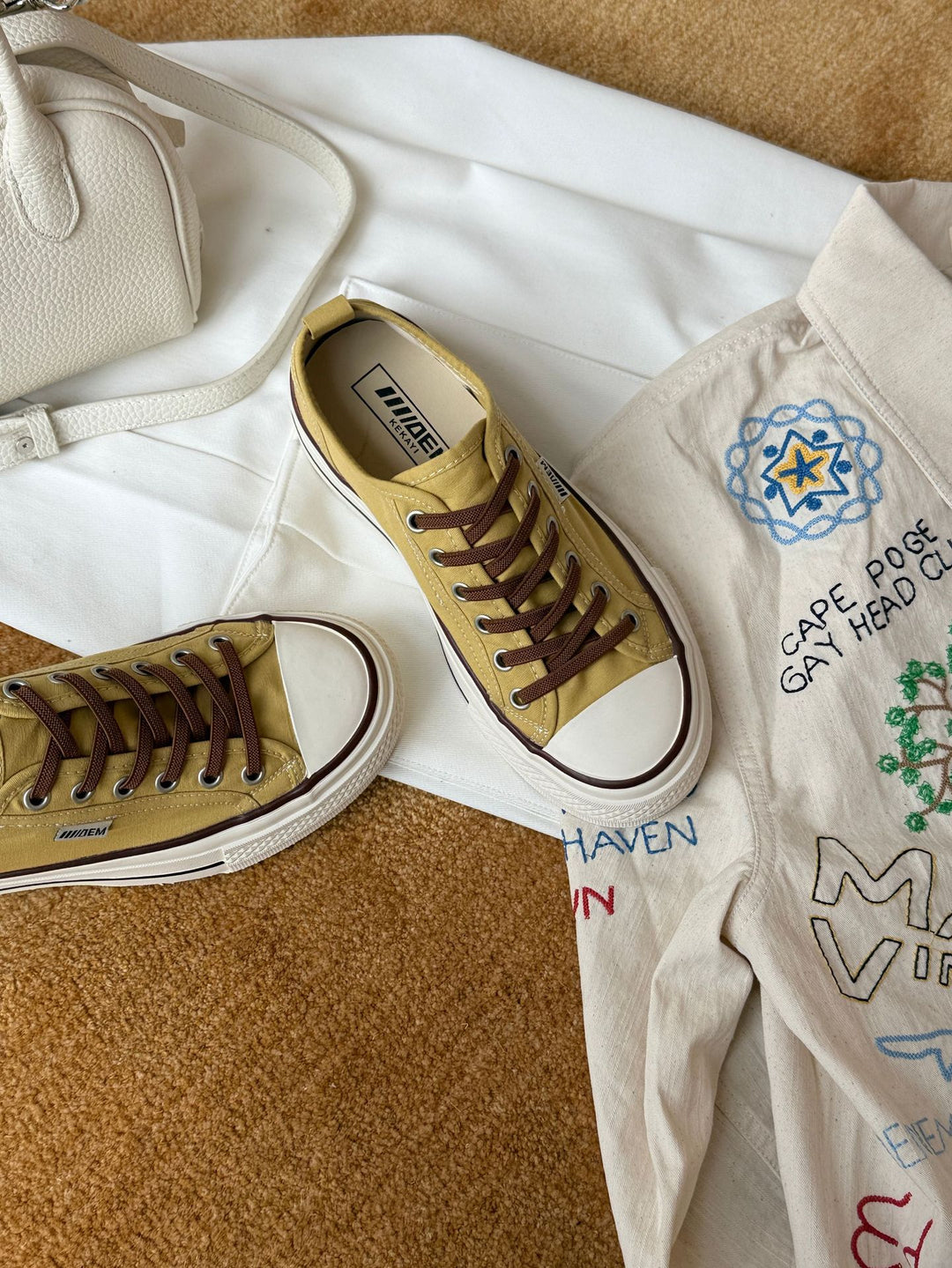 Damen Modische Sneakers im lässigen Stil mit auffälligen Schnürsenkeln EB