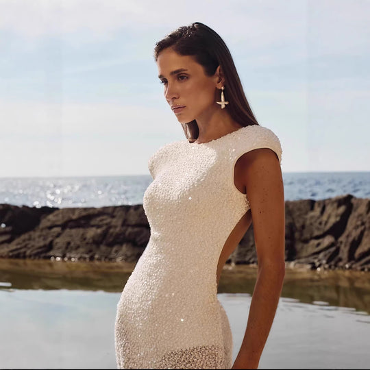 Damen Elegantes Abendkleid mit tiefem Rückenausschnitt und funkelnden Verzierungen EB