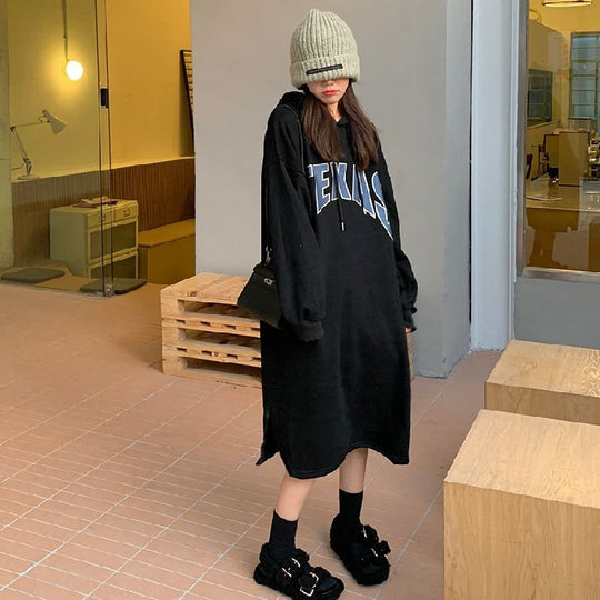 Damen Hoodie-Kleid mit modischem Aufdruck und seitlichen Schlitzen EB