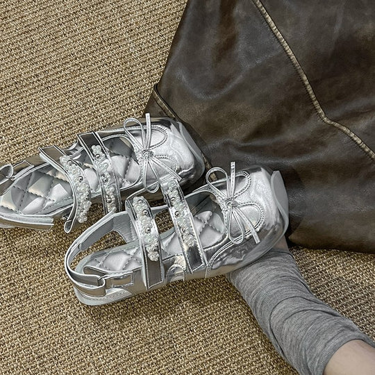 Damen elegante Ballerina-Schuhe mit glänzender Oberfläche und dekorativen Perlen EB