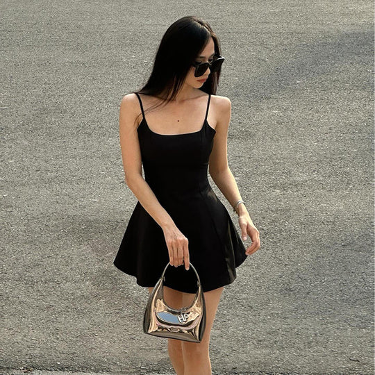 Damen tolles A-Linien Kleid mit Spaghettiträgern und schwingendem Rock EB