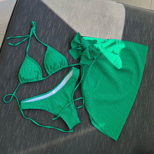 Damen Bikini-Set mit leicht glänzendem Design und verspieltem Wickelrock EB