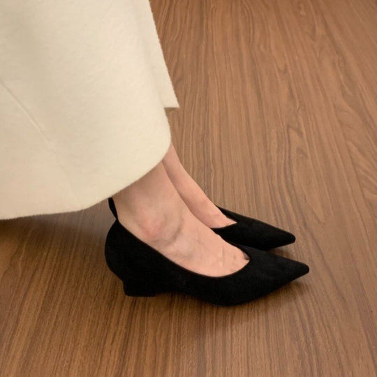 Damen elegante Pumps mit verspielt geschwungenem Design und Schleifenakzenten EB