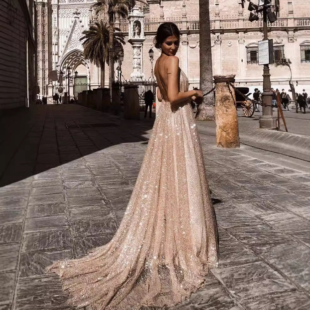 Damen Glamouröses Abendkleid mit tiefem V-Ausschnitt und strahlenden Pailletten EB