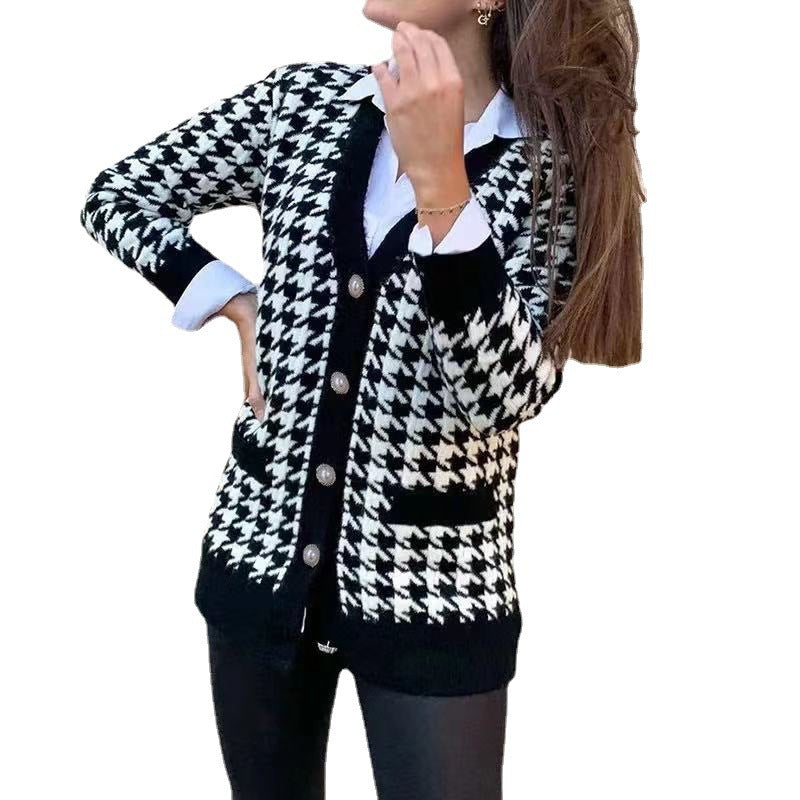 Damen modische Strickjacke mit klassischem Hahnentrittmuster und Knopfdetails EB