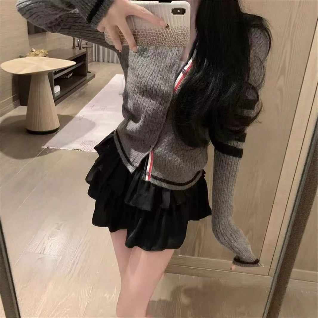 Damen Lässige Strickjacke mit modischen Akzenten und kontrastierenden Details EB