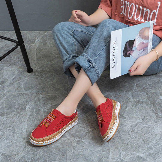 Damen Slip-On Sneakers mit perforiertem Obermaterial und dekorativem Korkrand EB