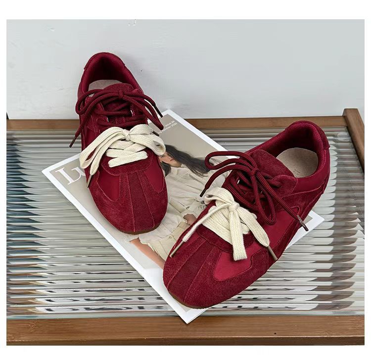 Damen Sportliche Sneakers mit weichem Wildleder-Obermaterial und modischem Schnürsystem EB