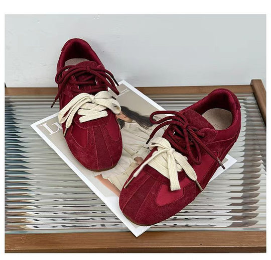 Damen Sportliche Sneakers mit weichem Wildleder-Obermaterial und modischem Schnürsystem EB