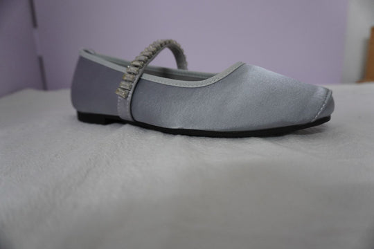 Damen Ballerina-Schuhe mit glanzvollem Obermaterial und bezauberndem Riemen EB