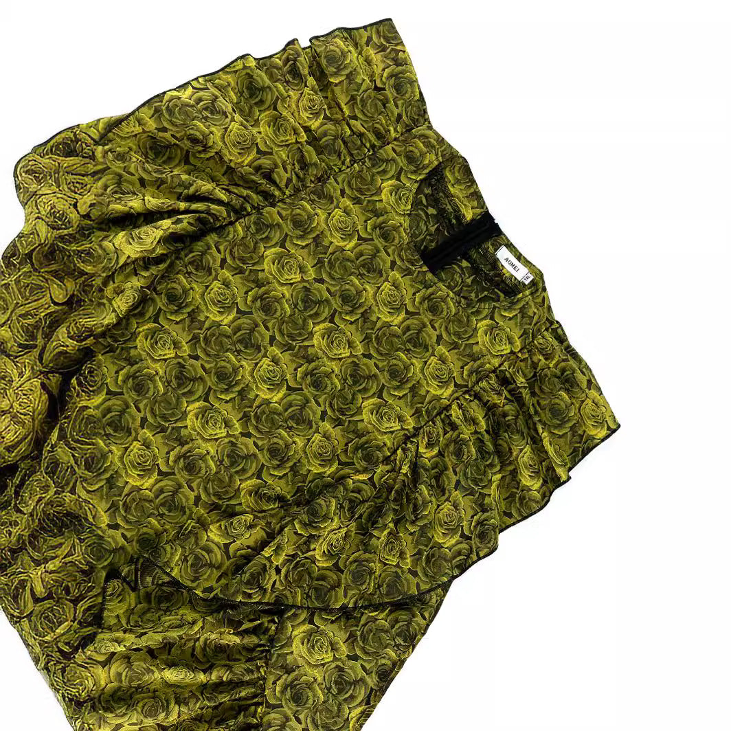 Damen glamouröses Kleid mit voluminösen Rüschen EB
