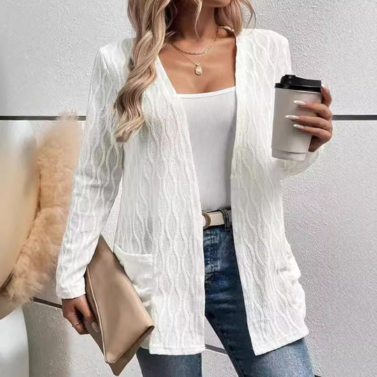 Damen Strickjacke mit raffiniertem Wellenmuster und praktischen Taschen EB