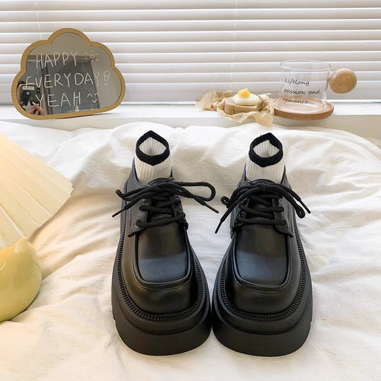 Damen Plateau-Sneaker mit robustem Sohlenprofil und stilvollem Design EB