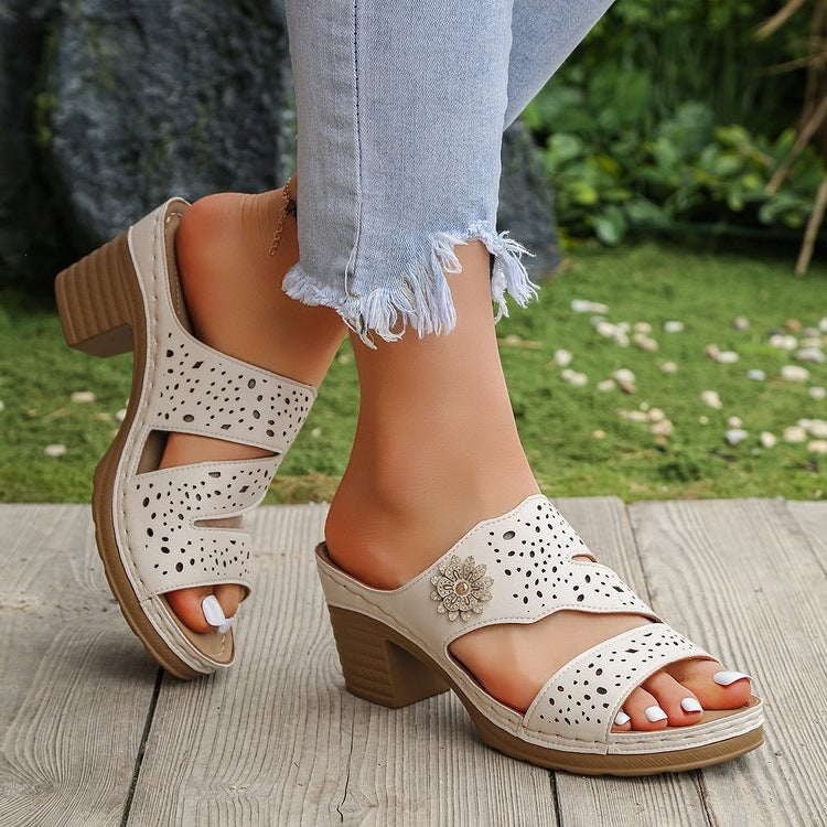 Damen Bequeme Sommer-Pantoletten mit eleganter Perforation EB