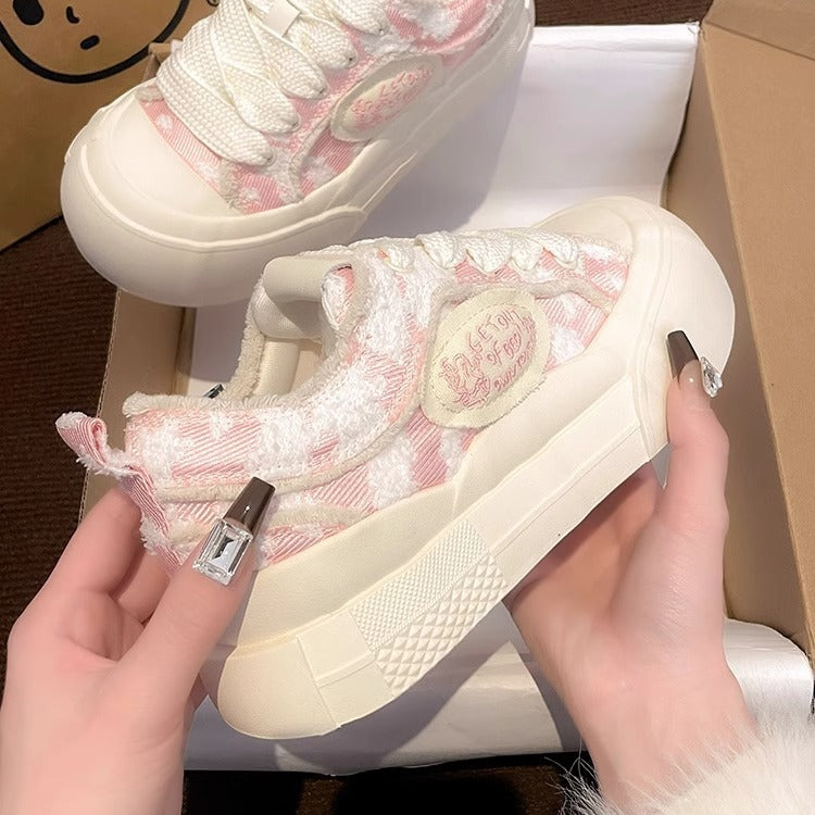 Damen Exklusive Trend-Sneaker mit weichem Obermaterial und besonders dämpfender Sohle EB
