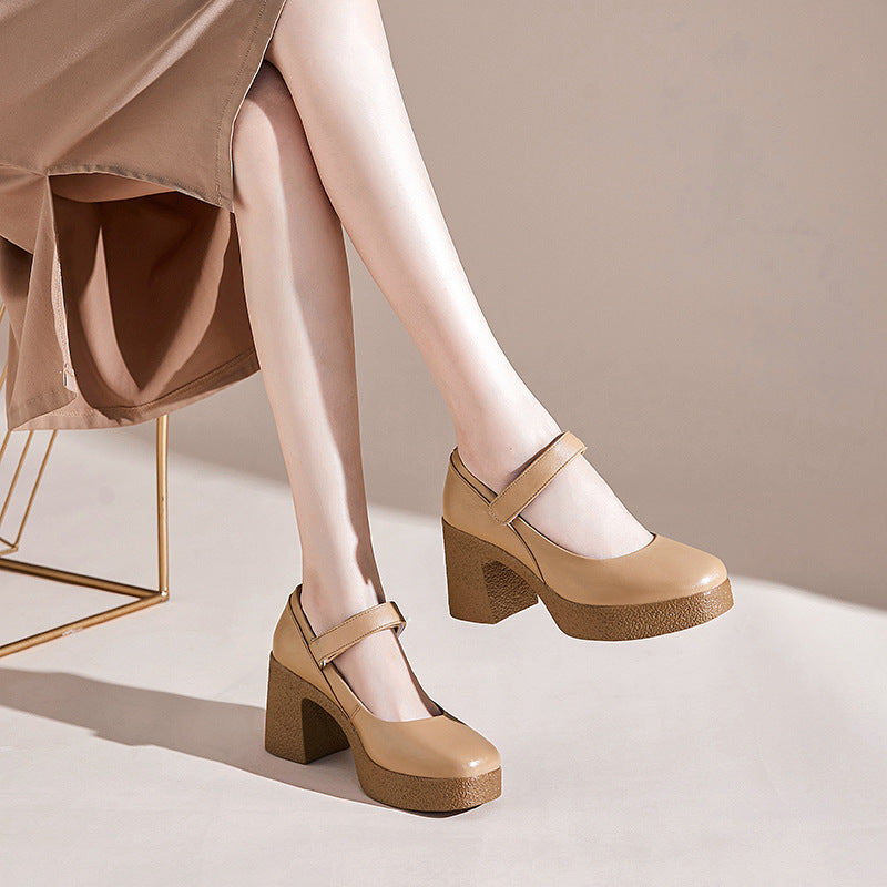Damen Plateau Pumps mit verstellbarem Riemen und strukturiertem Blockabsatz EB