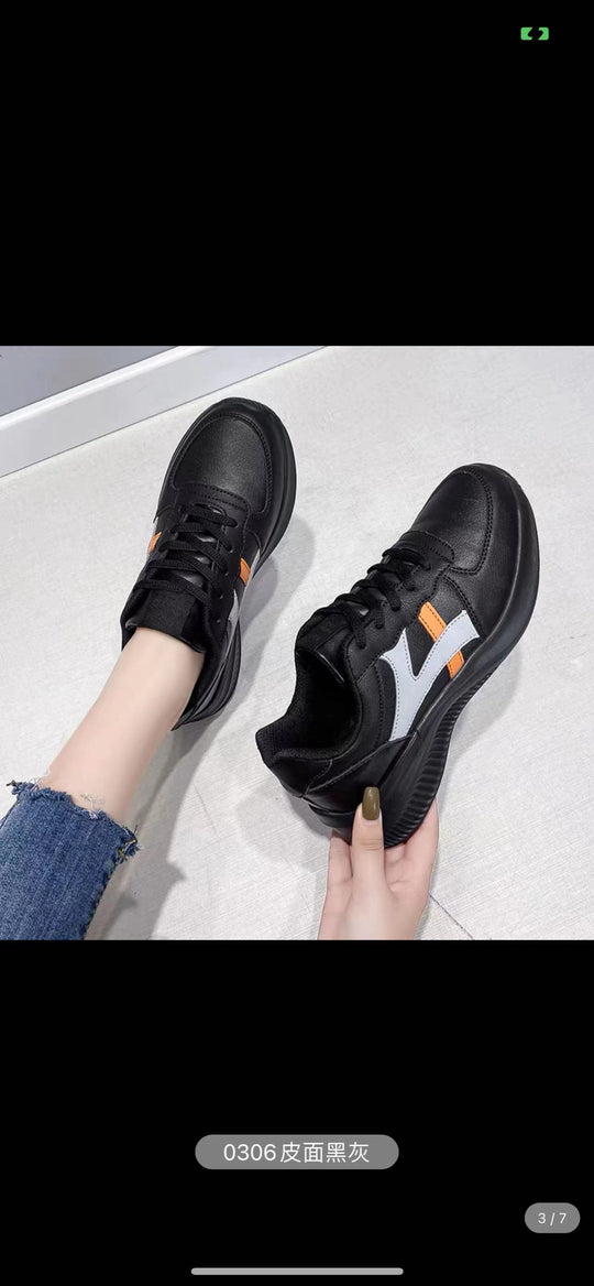 Damen nan modische Plateau-City-Sneaker mit extraweich gepolstertem Fußbett, stoßdämpfender Zwischensohle und sportiver Seitenapplikation EB