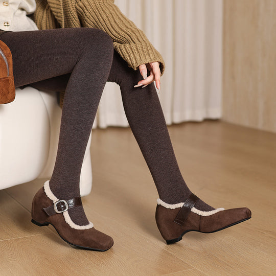 Damen Hausschuhe mit verstellbarem Riemen und kuscheligem Innenfutter EB