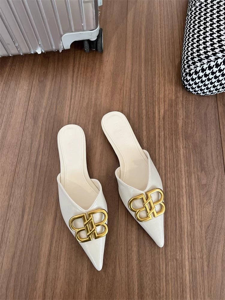 Damen Elegante Mules mit spitzem Zehenbereich und dekorativem Schnallen-Detail EB