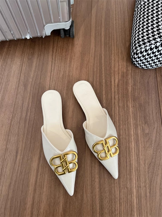 Damen Elegante Mules mit spitzem Zehenbereich und dekorativem Schnallen-Detail EB