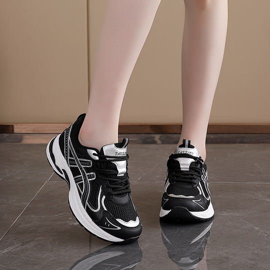 Damen Sportliche Sneakers mit dynamischer Mesh-Oberfläche und stoßdämpfender Sohle EB