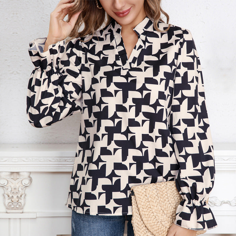 Damen Bluse mit modernem geometrischem Muster und eleganten Rüschendetails EB