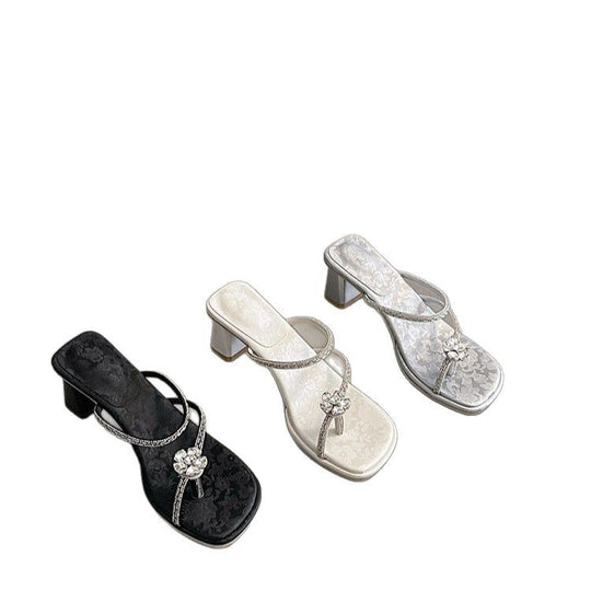 Damen elegante Sandaletten mit funkelndem Schmuckdetail EB