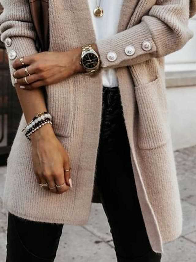 Damen Elegante Strickjacke mit Knopfdetails und praktischen Taschen EB