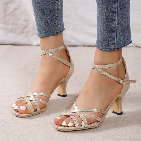 Damen Absatzsandalen mit modischem Riemendesign und eleganter Cross-Over-Bindung EB