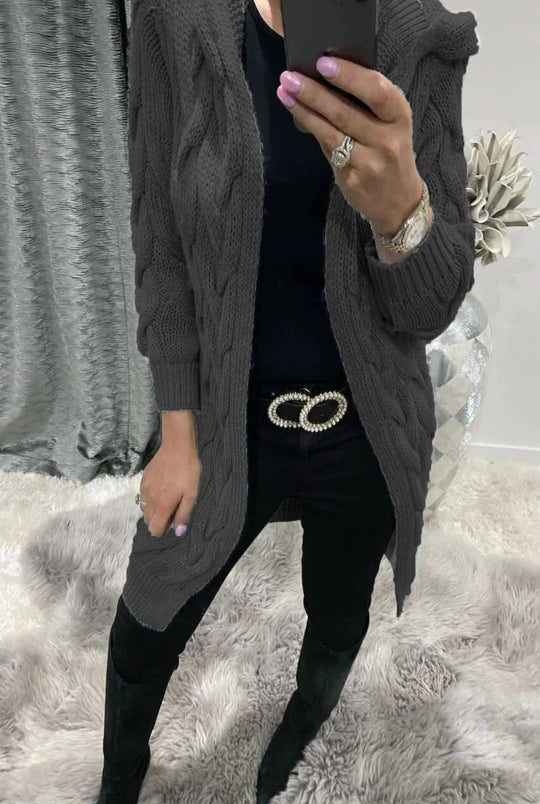 Damen Grobstrickjacke mit elegantem Zopfmuster und praktischer Kapuze EB