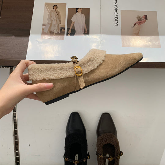 Damen elegante Slipper mit dekorativem Kunstfellkragen und goldenen Akzenten EB