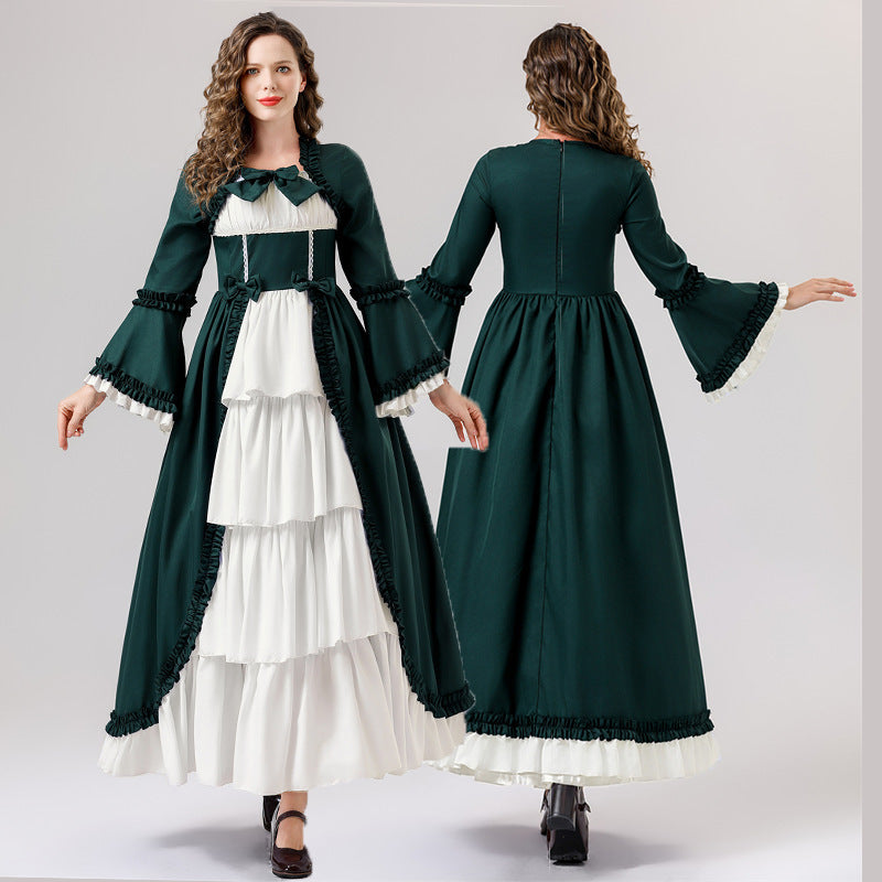 Damen historisches Kleid mit eleganten Rüschen und modernen Akzenten EB