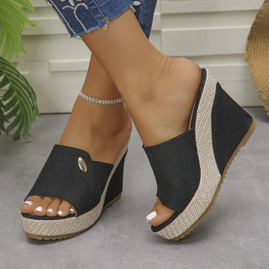 Damen Wedge-Pantoletten mit stylischem Textil-Obermaterial und dekorativem Schmuckdetail EB