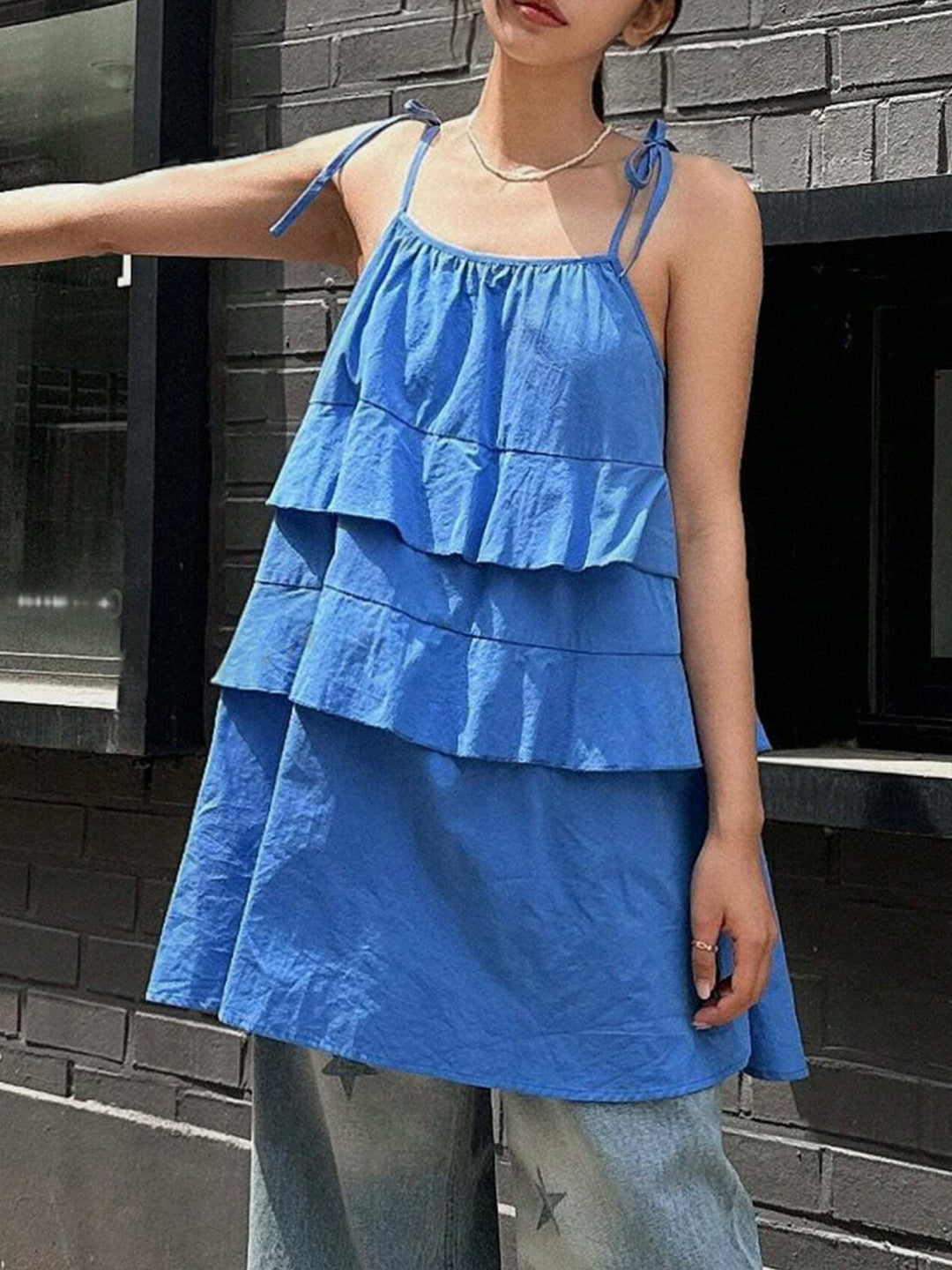 Damen luftiges Schwingkleid mit mehrlagigem Design und verstellbaren Trägern EB