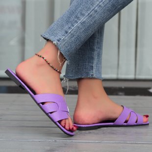 Damen Komfortable Zehensandalen mit modischem Schnitt und dekorativen Riemen EB